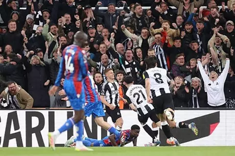 كرر ما فعله الدور الأول.. فخ الأهداف العكسية يصطاد مارك جيهي ضد نيوكاسل